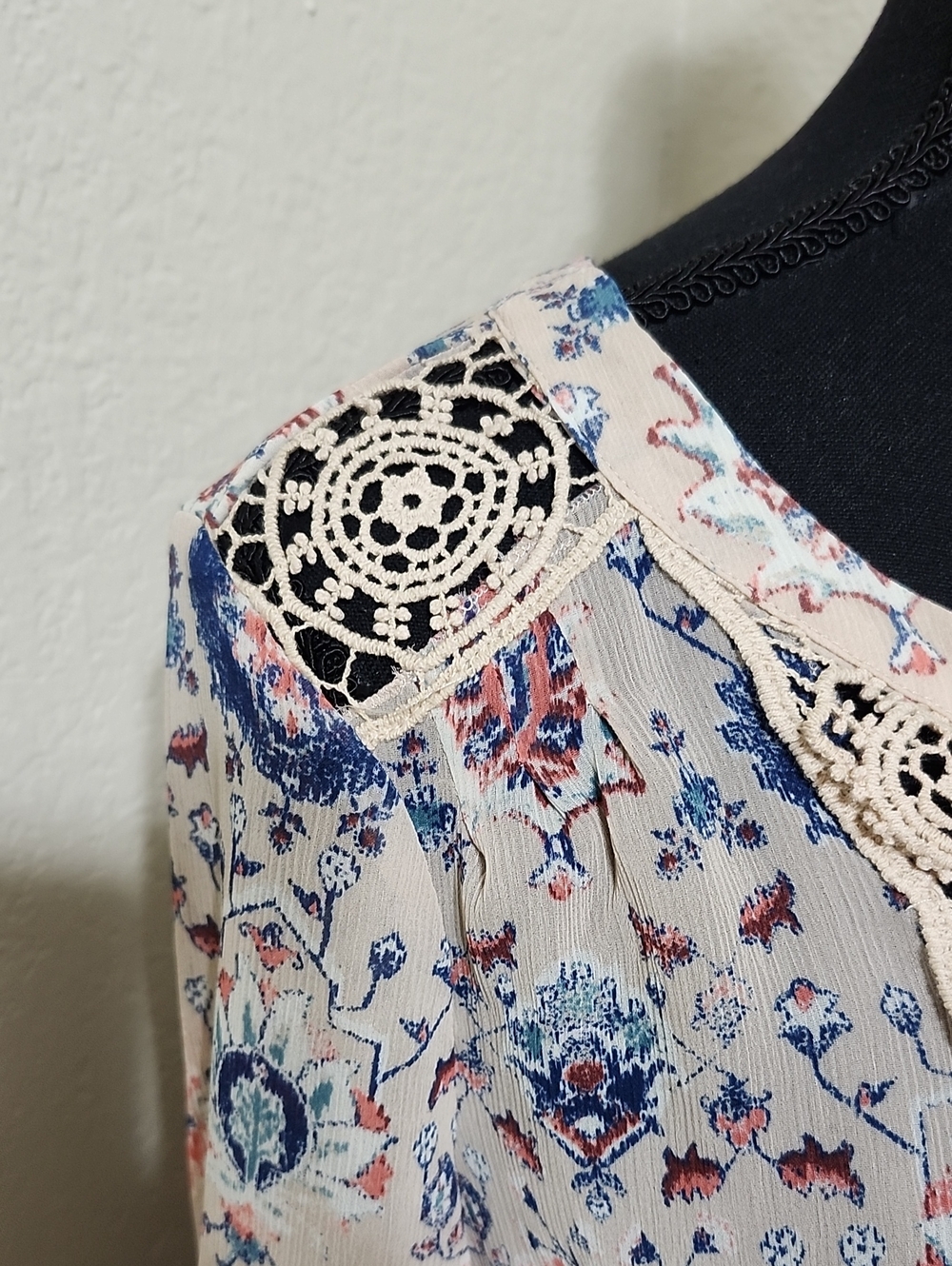 Anthropologie Maeve Viola Floral Crochet Lace Bib Blouse Top Size 6 EUC - Picture 5 of 11